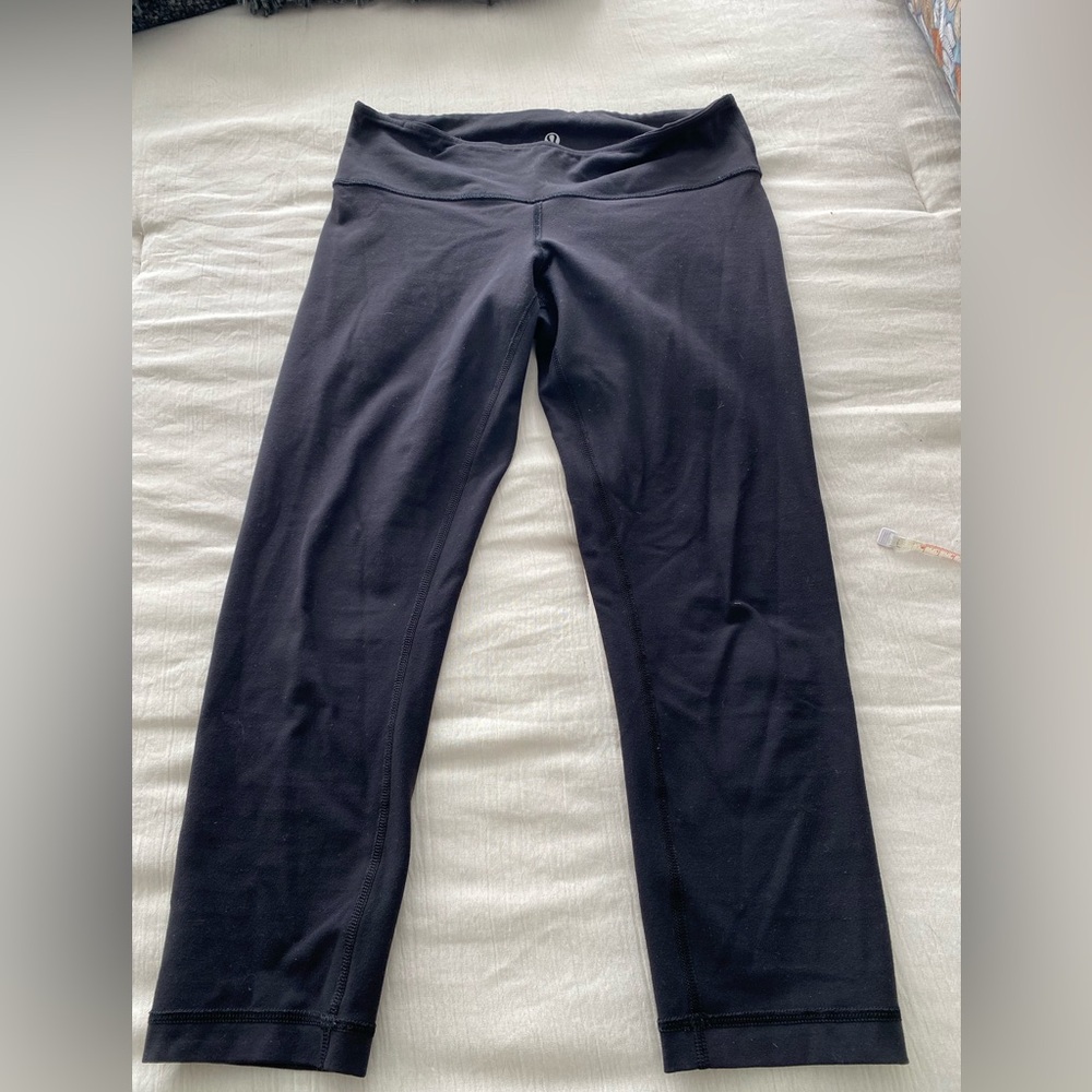Lululemon black capris